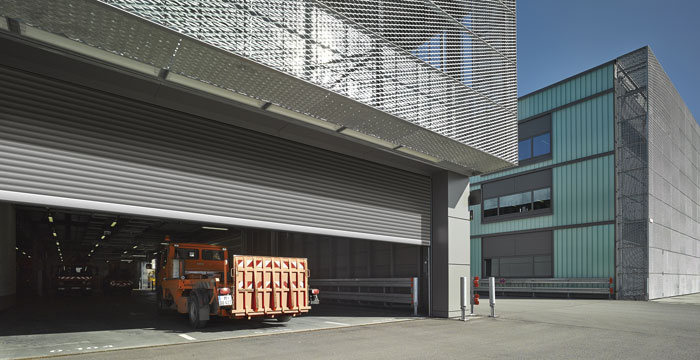 Rolling shutters and rolling grilles
