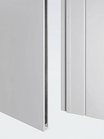 Wicket door without threshold rail
